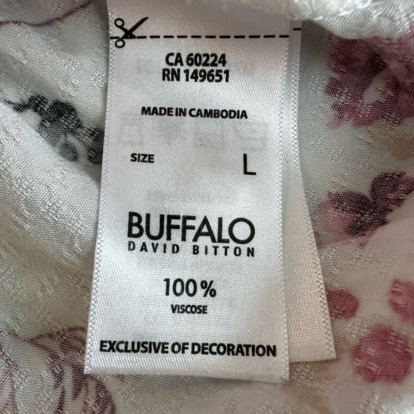 Buffalo David Bitton Women's Large Floral Printed V Neck Flutter Sleeve Top. - Picture 7 of 11